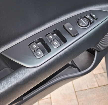 Kia Stonic cena 59900 przebieg: 78000, rok produkcji 2018 z Pabianice małe 781